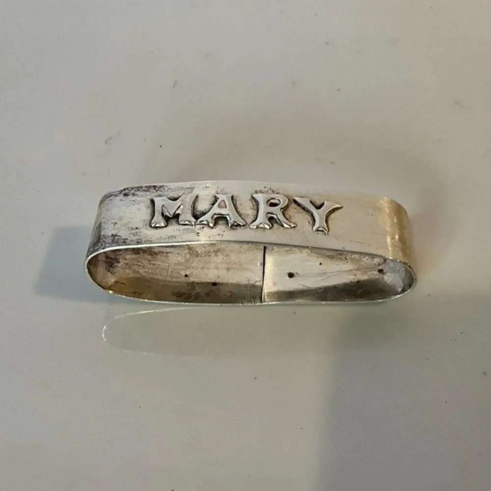 Stunning vintage sterling silver napkin ring; name Mary embossed must see